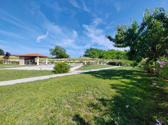 Image No.8-3 Bed Property for sale