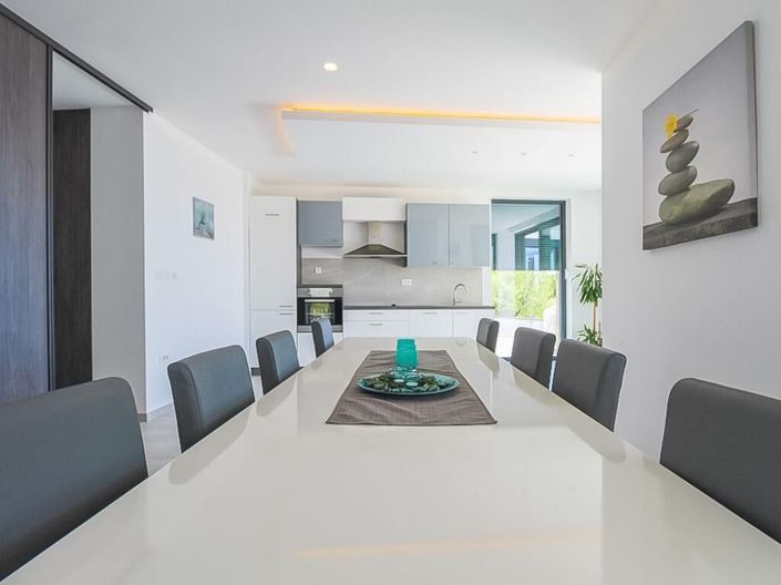 Image No.11-5 Bed Property for sale