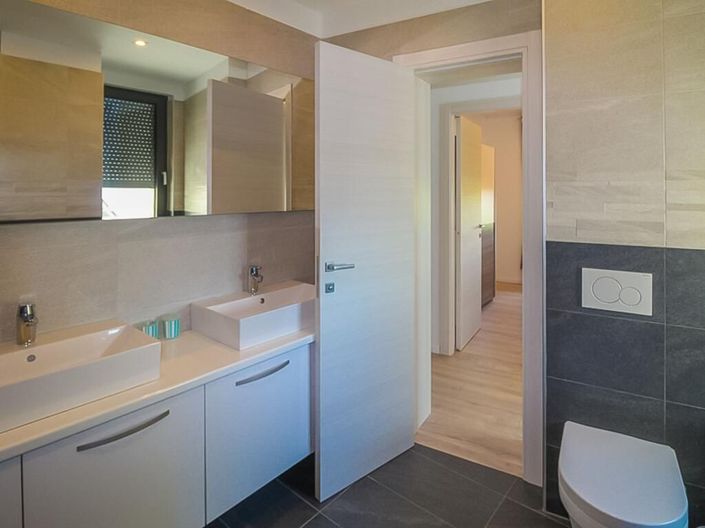 Image No.13-5 Bed Property for sale