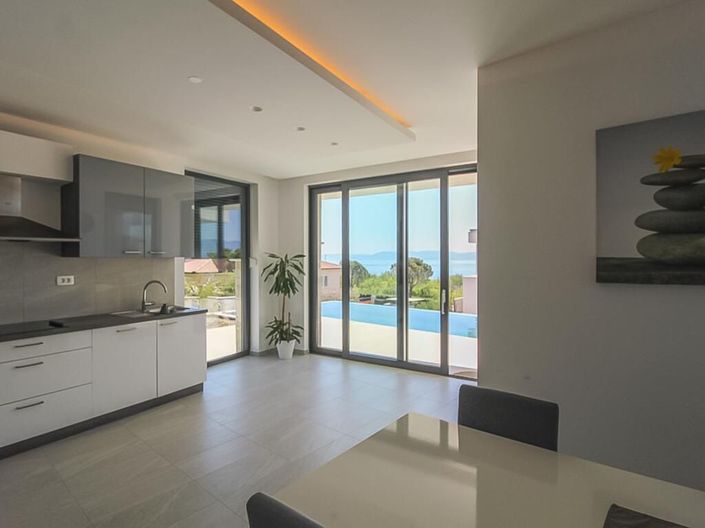 Image No.14-5 Bed Property for sale