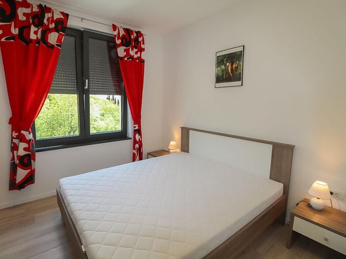 Image No.15-5 Bed Property for sale