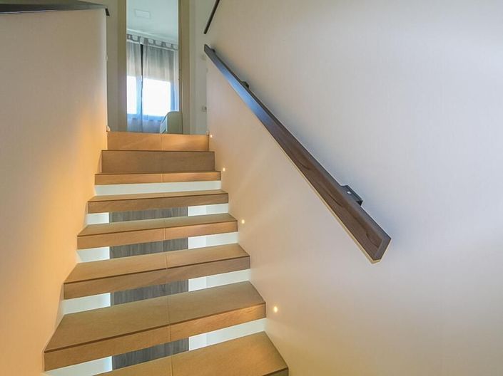 Image No.18-5 Bed Property for sale