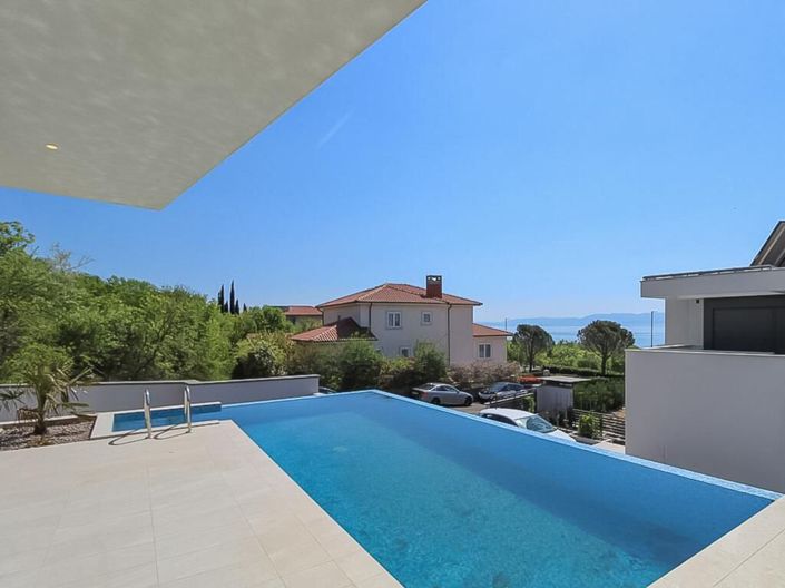 Image No.2-Propriété de 5 chambres à vendre à Kostrena