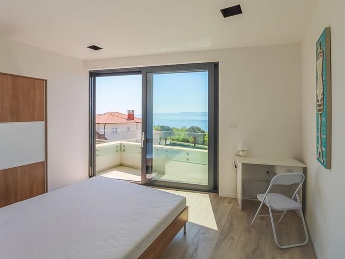 Image No.22-5 Bed Property for sale