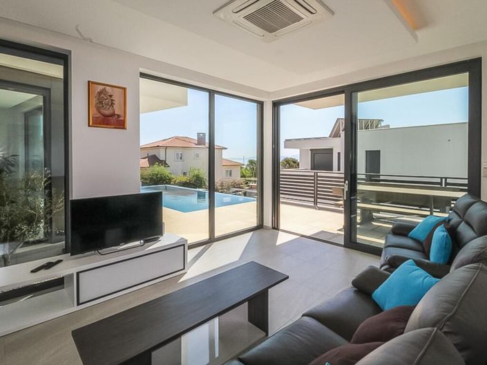 Image No.8-Propriété de 5 chambres à vendre à Kostrena