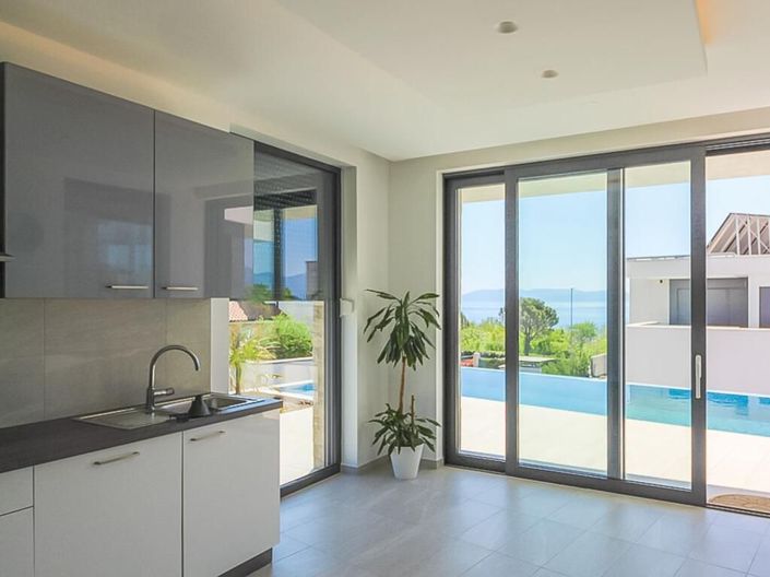 Image No.9-5 Bed Property for sale