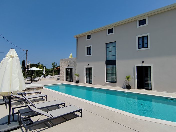 Image No.5-5 Bed Property for sale