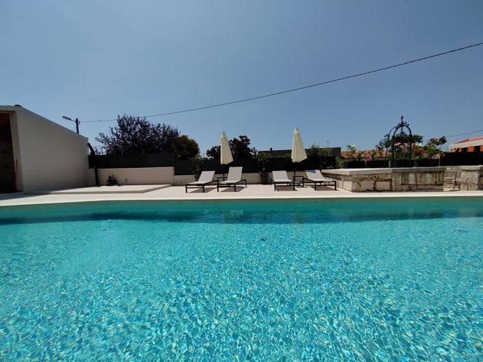 Image No.6-5 Bed Property for sale