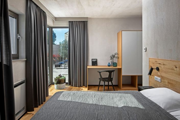 Image No.18-4 Bed Property for sale