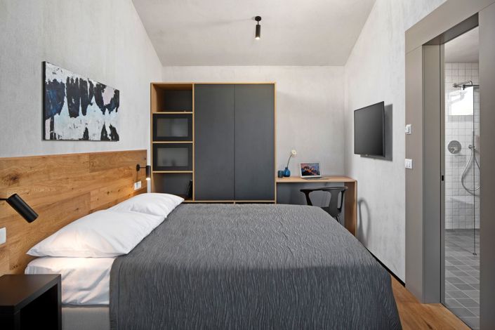 Image No.20-4 Bed Property for sale