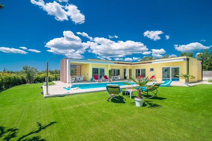 Image No.14-3 Bed Property for sale