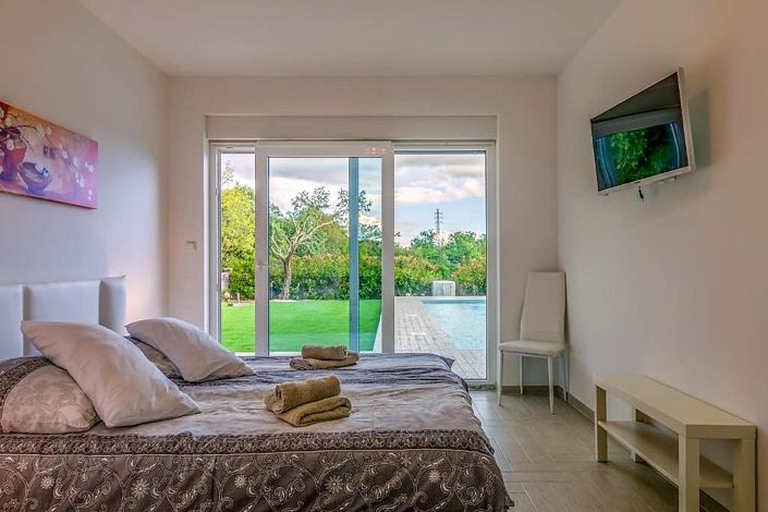 Image No.23-3 Bed Property for sale