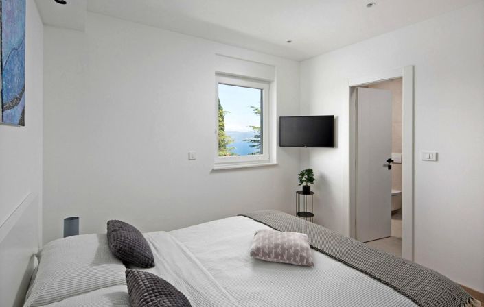 Image No.19-2 Bed Property for sale