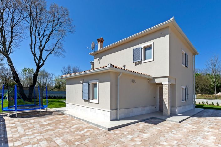 Image No.14-3 Bed Property for sale