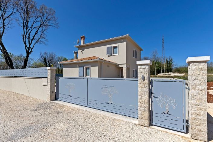 Image No.15-3 Bed Property for sale