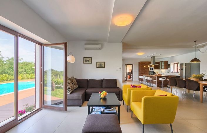 Image No.12-3 Bed Property for sale