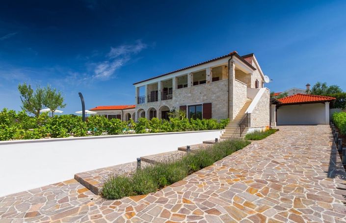 Image No.7-3 Bed Property for sale