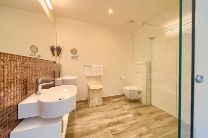 Image No.21-3 Bed Property for sale