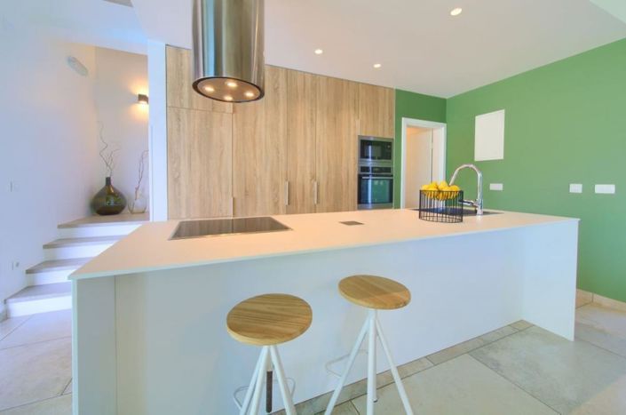 Image No.9-3 Bed Property for sale