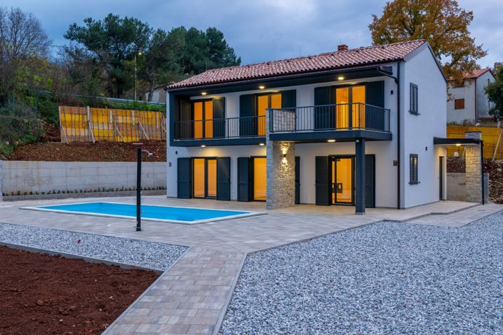 Image No.1-4 Bed Property for sale