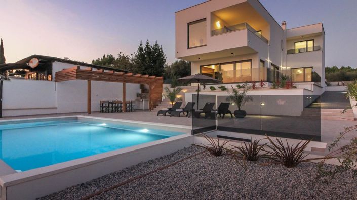 Image No.1-3 Bed Property for sale