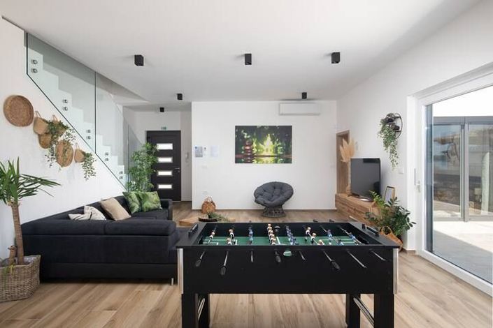 Image No.11-3 Bed Property for sale