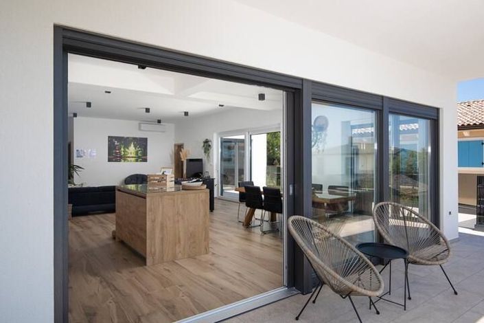 Image No.16-3 Bed Property for sale