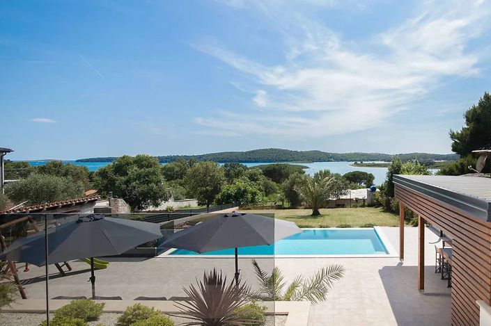 Image No.17-3 Bed Property for sale