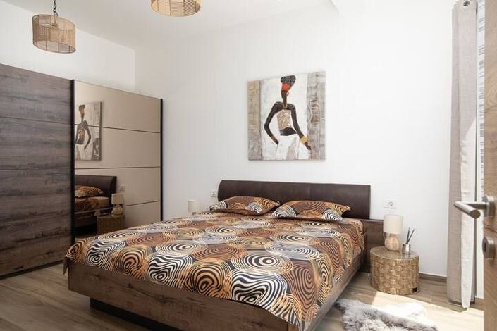 Image No.25-3 Bed Property for sale