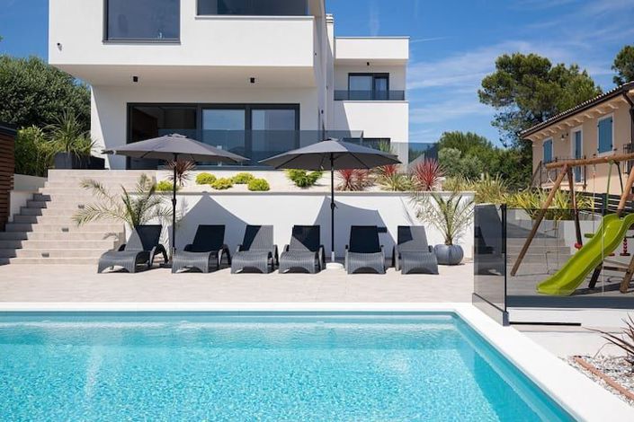 Image No.3-3 Bed Property for sale