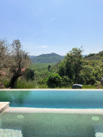 Image No.24-6 Bed Property for sale