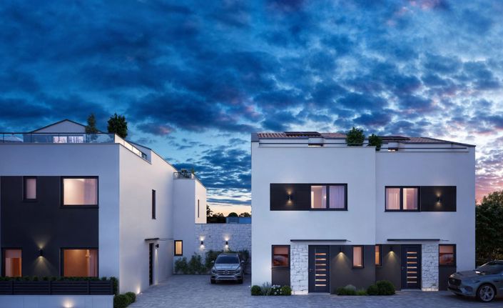 Image No.2-4 Bed Property for sale