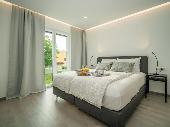 Image No.19-3 Bed Property for sale