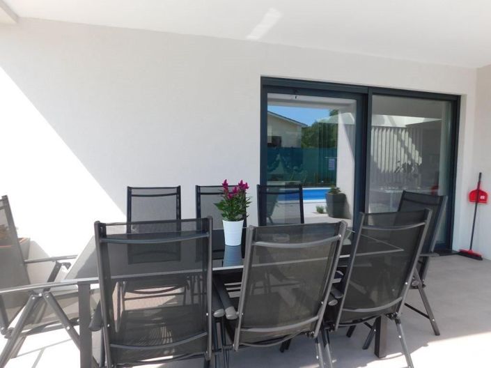 Image No.20-3 Bed Property for sale