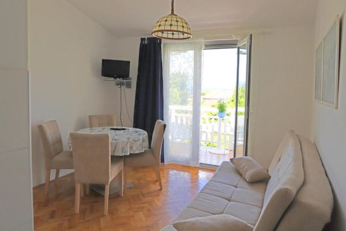 Image No.12-7 Bed Property for sale