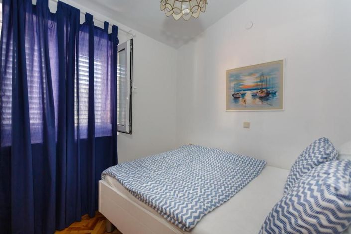 Image No.14-7 Bed Property for sale