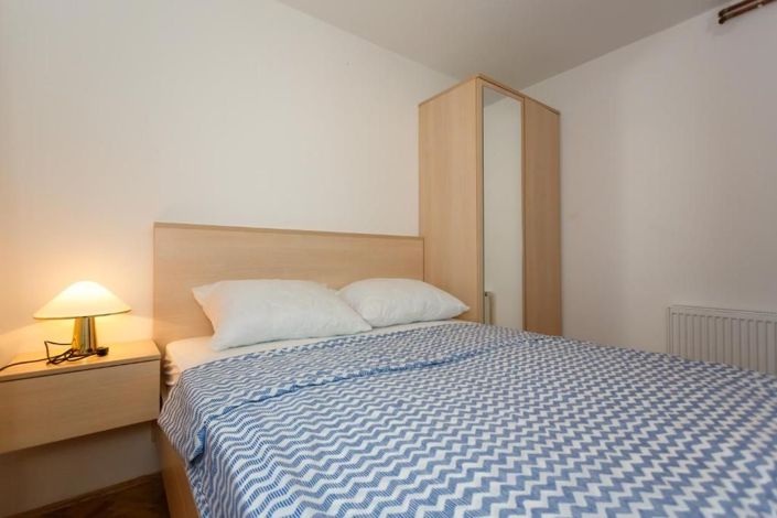 Image No.15-7 Bed Property for sale