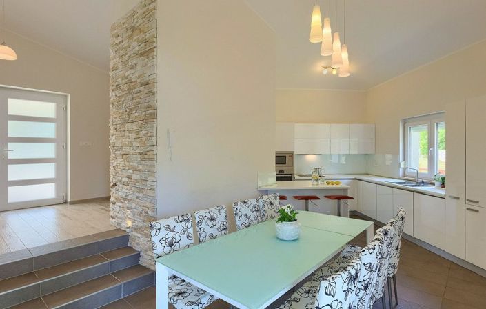 Image No.10-4 Bed Property for sale