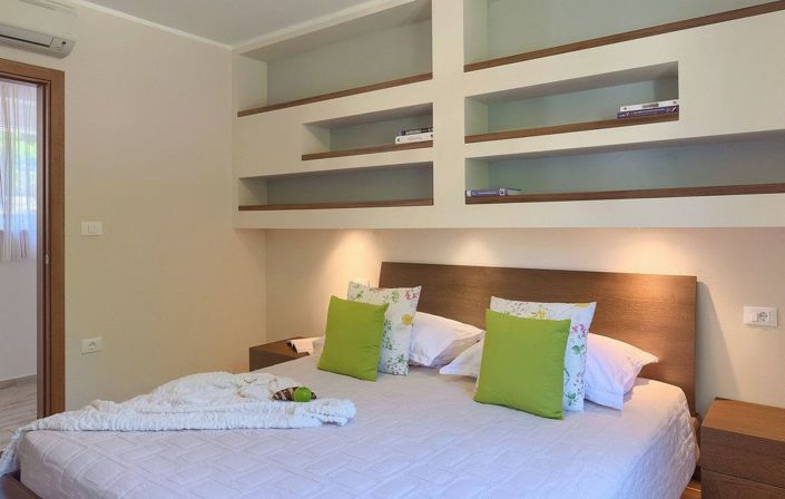 Image No.18-4 Bed Property for sale