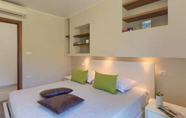 Image No.25-4 Bed Property for sale