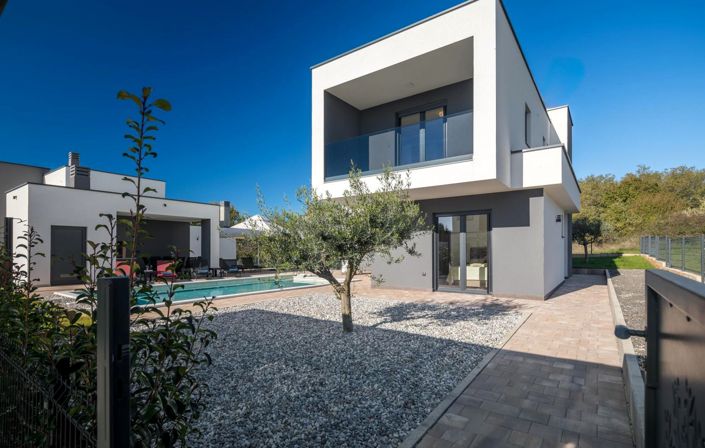 Image No.1-4 Bed Property for sale
