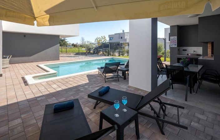 Image No.7-4 Bed Property for sale