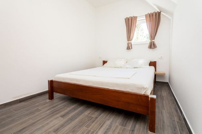 Image No.17-3 Bed Property for sale