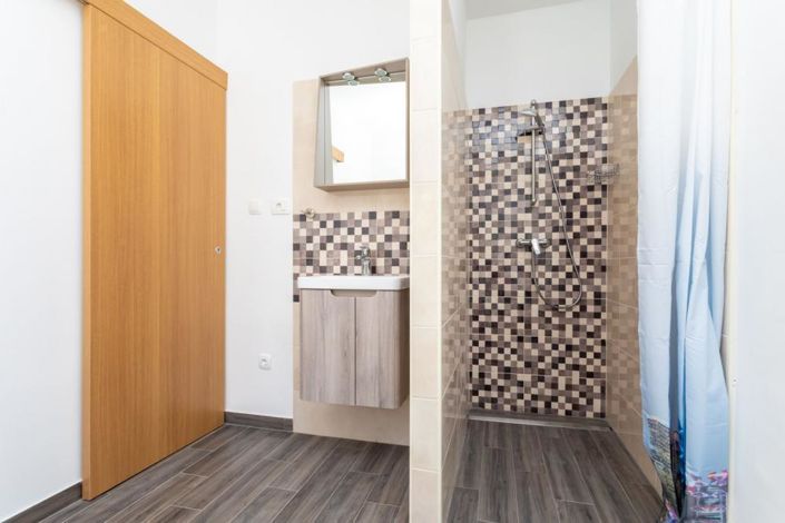 Image No.18-3 Bed Property for sale