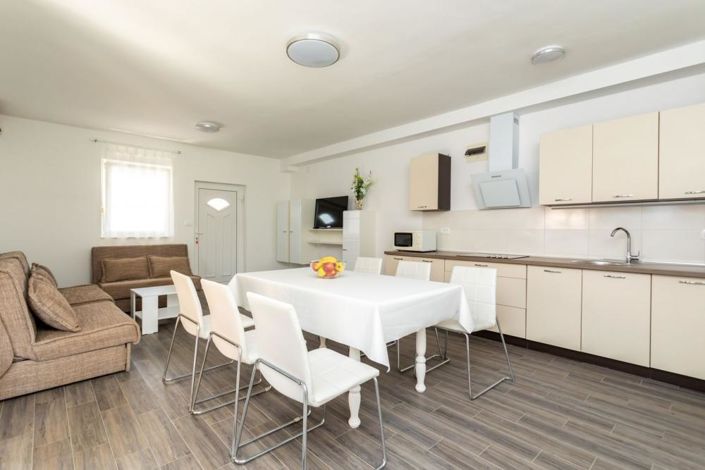 Image No.21-3 Bed Property for sale