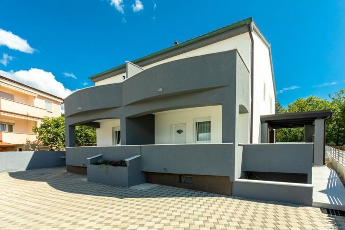 Image No.7-3 Bed Property for sale