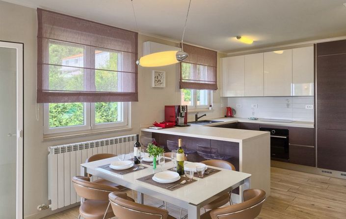 Image No.10-4 Bed Property for sale