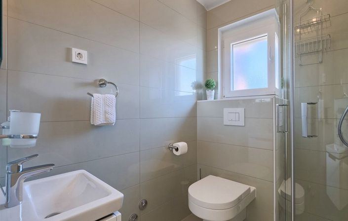 Image No.17-4 Bed Property for sale