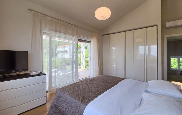 Image No.22-4 Bed Property for sale