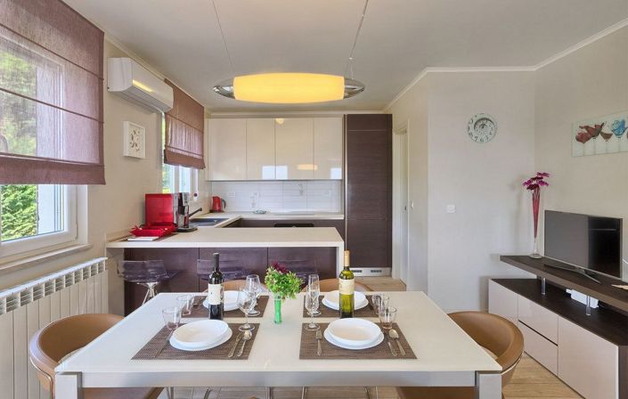 Image No.8-4 Bed Property for sale